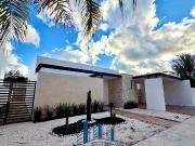 Residencia de una planta en venta con amplio terreno en...