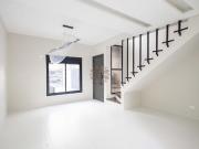 Residência em condomínio fechado com três dormitór