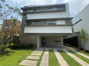 Residencia en Arauca 1. Con 3 recámaras y loft en roof...