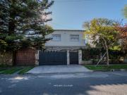 RESIDENCIA EN BARRIO LOS TRONCOS