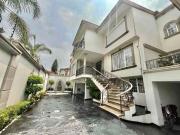 RESIDENCIA EN CONDOMINIO CON JARDÍN EN UNA EXCELENTE...