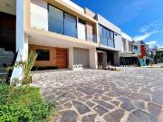 Residencia en coto privado con casa club y seguridad privada