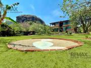 Residencia en el pueblo mágico de Tepoztlán, Morelos...