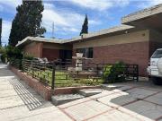 Residencia en esquina de 1 sola planta en colonia...