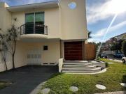 Residencia en Esquina en Coto 11, Jardín Real:...