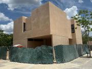 Residencia en esquina Paseo Country en Mérida Yucatan