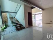 Residencia en exclusivo fraccionamiento en Zona Dorada...