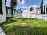 Residencia en Juriquilla, 3 cocheras, alberca, casa...