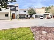 RESIDENCIA EN LAS ACACIAS