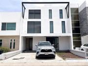 Residencia en PREVENTA o TERMINADA de 3 recámaras con...