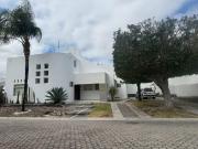 RESIDENCIA EN RENTA FRACCIONAMIENTO BALCONES DE...
