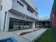 Residencia en Sierra Alta 9º Sector con 5 recámaras,...