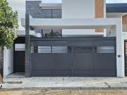 Residencia en venta 2 plantas 3 recamaras 2.5 banos...