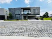 Residencia en Venta a 100 Mts de Metepec
