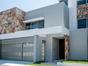 RESIDENCIA EN VENTA ALBERCA, REC. PLANTA BAJA