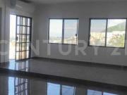 Residencia en Venta – Amplios Espacios y Vistas Únicas !