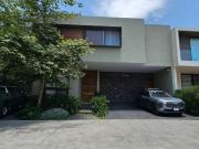 RESIDENCIA EN VENTA CAMPO LAGO