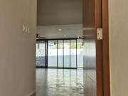 Residencia en venta, completamente lista en privada con...