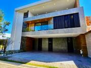 RESIDENCIA EN VENTA CON ACABADOS PREMIUM CON AMPLIA REC....