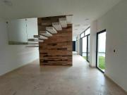 Residencia en venta con alberca privada en zona norte...