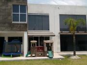 Residencia en venta con amplio jardin en exclusivo...