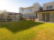 Residencia en Venta con jardín y alberca en Zavaleta