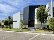 RESIDENCIA EN VENTA CON JARDÍN Y ALBERCA LOMAS DE...