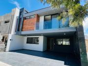 RESIDENCIA EN VENTA CON REC. EN PB Y ACABADOS DE LUJO EN...