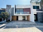 RESIDENCIA EN VENTA CON REC. EN PB Y ROOF GARDEN EN...