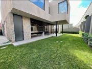 Residencia en Venta en Altozano, 3 Recamaras, 4 Ba?os,...
