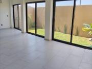 Residencia en Venta en Altozano, Esquina, 3 Niveles,...