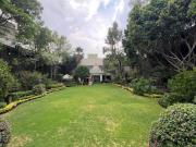 RESIDENCIA EN VENTA EN CALLE CERRADA CON SEGURIDAD EN...