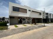 RESIDENCIA EN VENTA EN COTO ALTANZA, SOLARES...