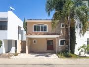 Residencia en venta en Coto Privado con casa club en...