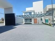Residencia en Venta en Exclusiva Zona de Metepec con...
