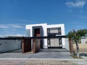 RESIDENCIA EN VENTA EN FRAC. PEDREGAL LA CALERA