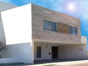 RESIDENCIA EN VENTA EN FRACC. ALTA VISTA, ZONA ENTRADA...