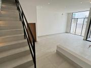 Residencia en Venta en fracc. con acceso controlado:...