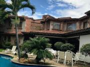 RESIDENCIA EN VENTA EN FRACCIONAMIENTO CON ESTRICTA...