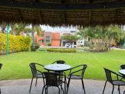 Residencia en venta en fraccionamiento privado con...