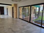 Residencia en Venta en la Querencia, amplio jardín