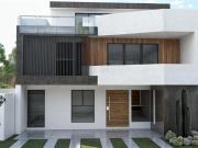 RESIDENCIA EN VENTA EN LOMAS DE ANGELOPOLIS A SOLO 2 MIN...