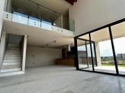 Residencia en Venta en Lomas del Campanario Nte. Diseño...
