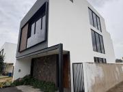 RESIDENCIA EN VENTA EN PARQUES VALLARTA