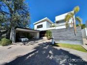 RESIDENCIA EN VENTA EN PRIVADA EN JURIQUILLA CON JACUZZI...