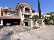 Residencia en venta en puerta de hierro