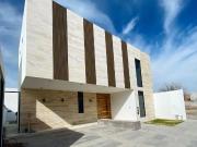 Residencia en Venta en Real del Nogalar con piscina