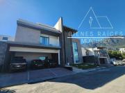 Residencia en Venta en Sierra Alta 9no. sector con 5...