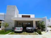 Residencia en Venta en Temozón Norte, Privada con Amenidades