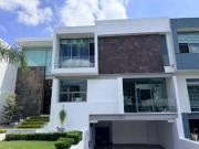 Residencia en venta en VILLA VERONA coto con Alberca